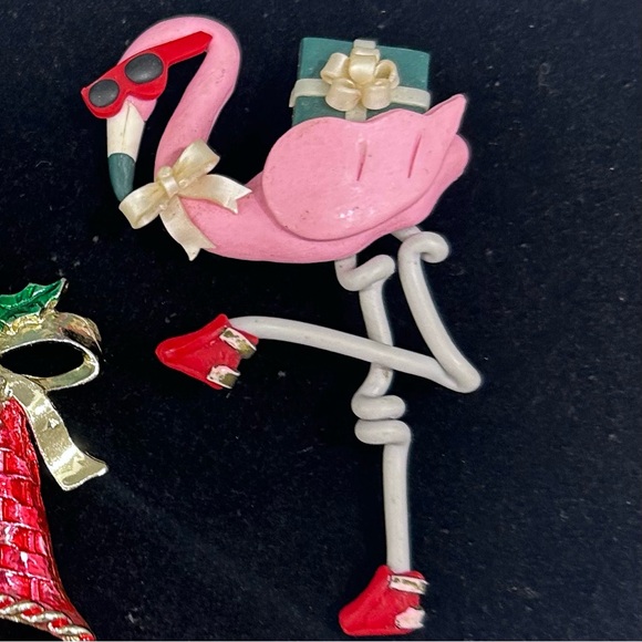 Vintage Christmas Holiday
Theme Brooches Small Red Pink Santa, Bell & Flamingo - Picture 5 of 5